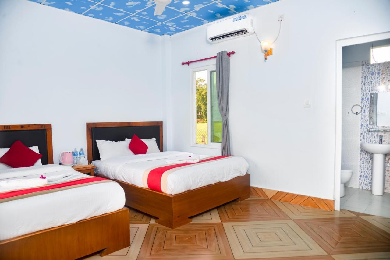 Hotel Greenland Safari Sauraha Exterior foto