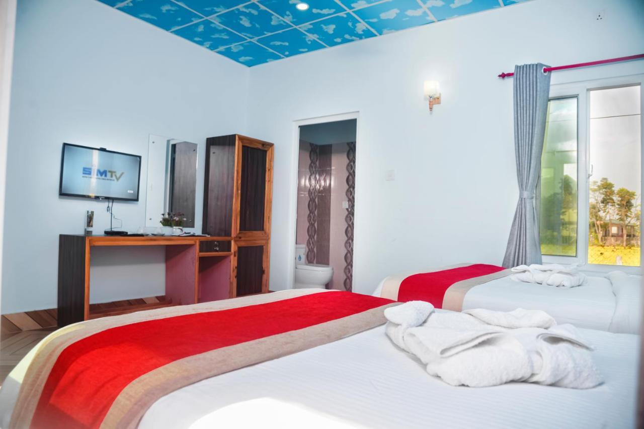 Hotel Greenland Safari Sauraha Exterior foto